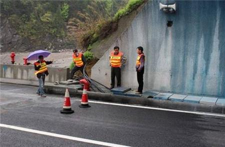 浅谈高速公路养护生产安全管理