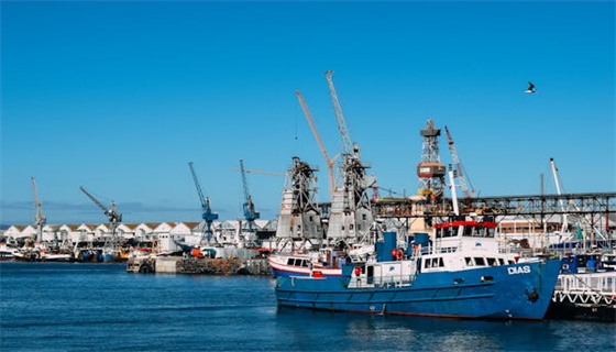 航空零部件制造企业满足行业安全标准，健康安全与环境管理体系的细节优化与持续改进